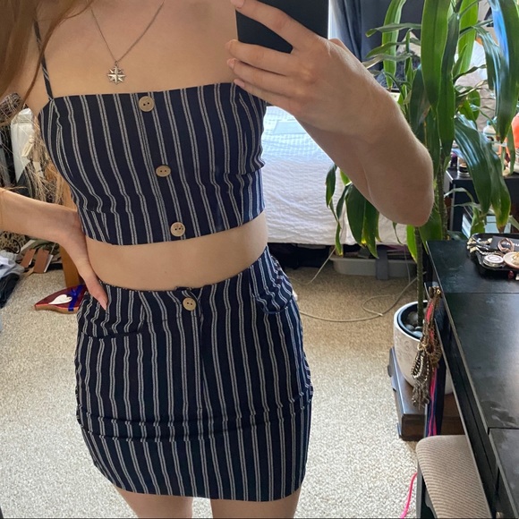 Cute skirt & crop top set - Picture 2 of 3